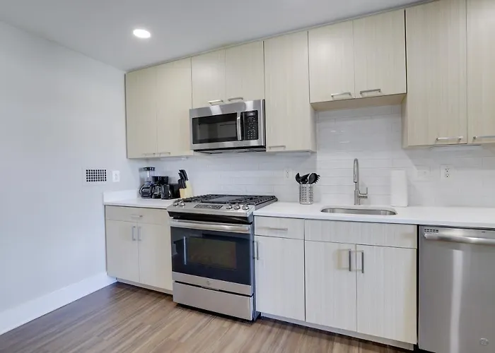 Elegance In Crystal City - Amazing Apartment With Gym